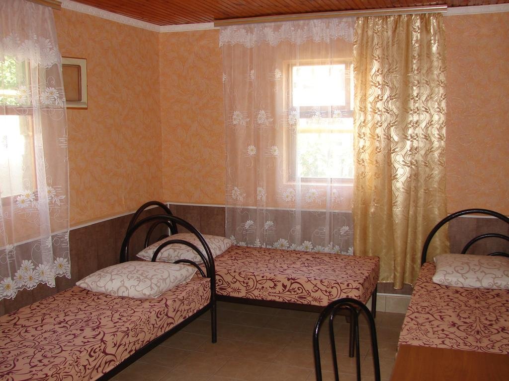 Гостиница Солнечный Дворик  Голубицкая
